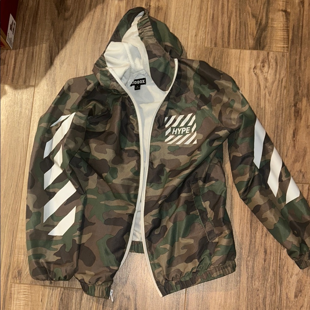 Kidbox “Hype” Camo Hooded lightweight Jacket with White Stripe Accents boys sz 8